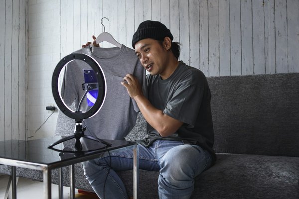 How Can UK Financial Planners Use YouTube to Provide Retirement Planning Advice?